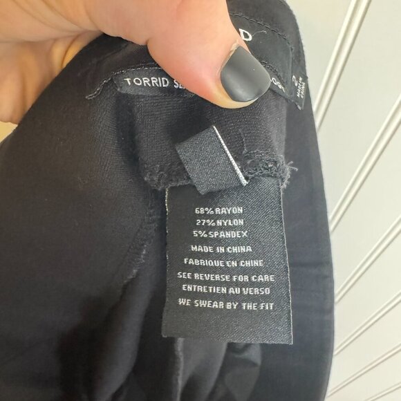 Torrid Black Slim Fix Pull On Crop Pants N37 - Picture 4 of 4
